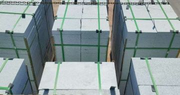 陇南 芝麻白花岗岩5公分地铺石 花岗岩厂家工厂装车日常