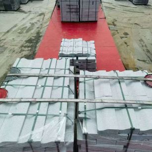 陇南 芝麻白仿形加直形路沿石出货日常