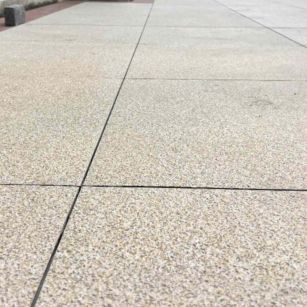 陇南 黄金麻花岗岩石板材荔枝面地面铺装效果