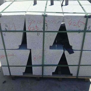 陇南 芝麻白异形坐凳，石凳