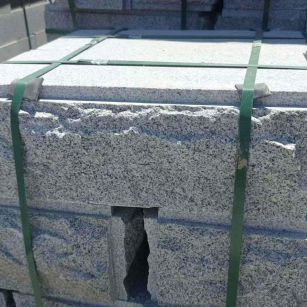 陇南 芝麻白花岗岩自然面成品