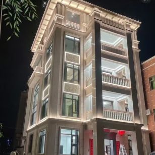 陇南 芝麻白花岗岩别墅外墙夜间效果