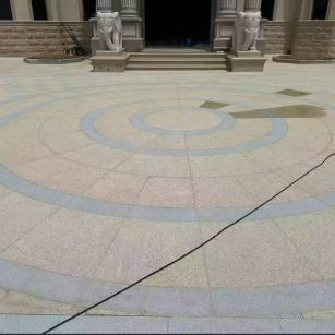 陇南 黄金麻芝麻灰花岗岩石材地铺拼接效果