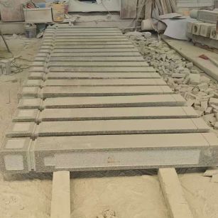 陇南 芝麻白异形加工雕刻-栏杆大柱，方柱