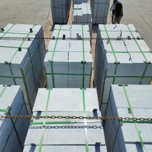 陇南 芝麻白花岗岩5公分地铺石 花岗岩厂家工厂装车日常