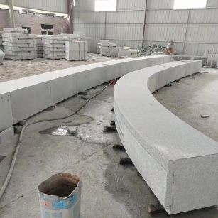 陇南芝麻白花岗岩石板材 园林光面弧形坐凳