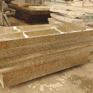 陇南 黄金麻栏杆料半成品加工中