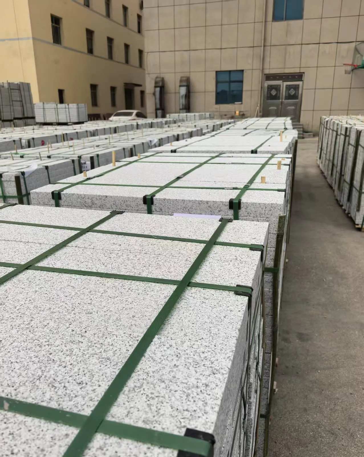 陇南 白麻花岗岩5.0公分荔枝面地铺石