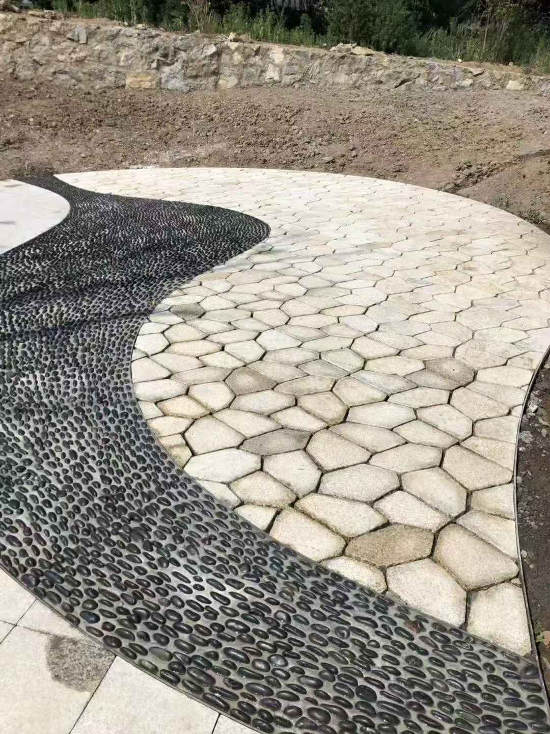 陇南 黄金麻冰裂纹地铺石工地铺装案例