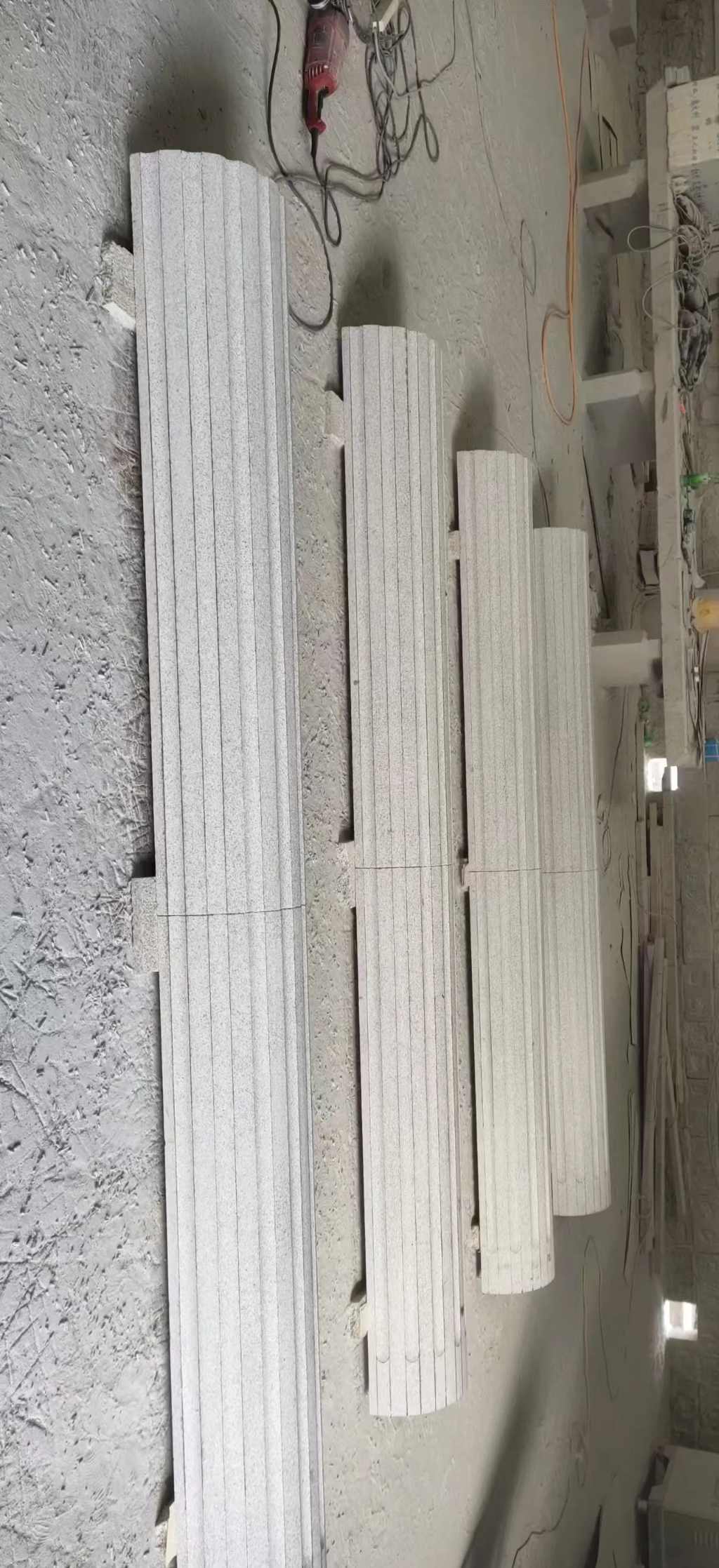 陇南 花岗岩厂家带你看白麻花岗岩门楼大柱柱皮