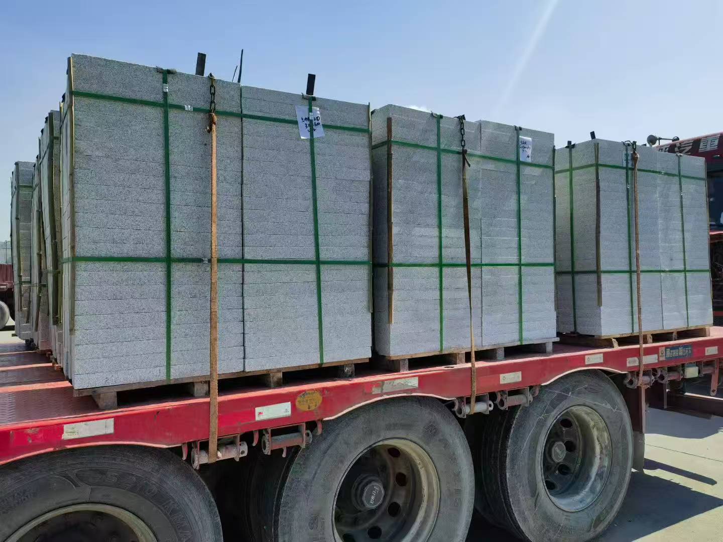 陇南芝麻白花岗岩出货日常地铺石