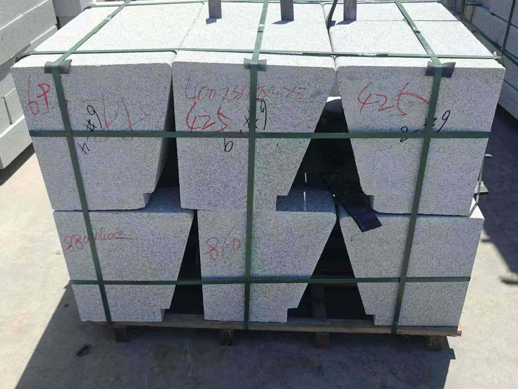 陇南 芝麻白异形坐凳，石凳