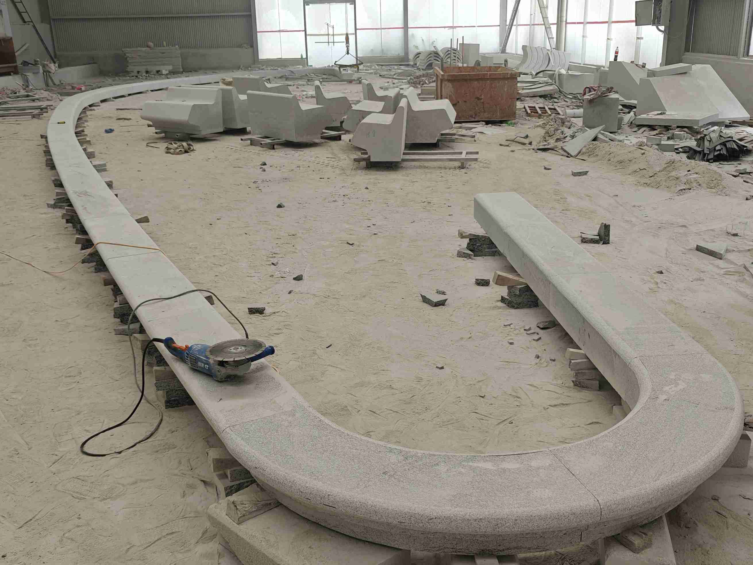 陇南 芝麻白花岗岩弧形花坛石，坐凳石