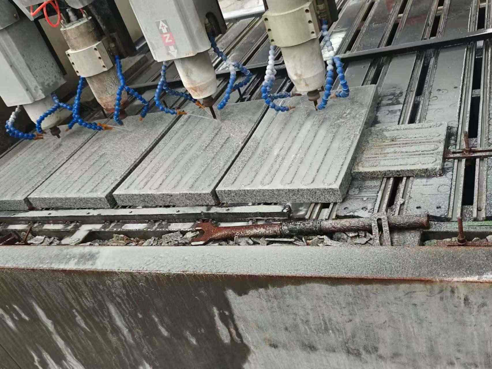 陇南 芝麻白花岗岩荔枝面盲道雕刻