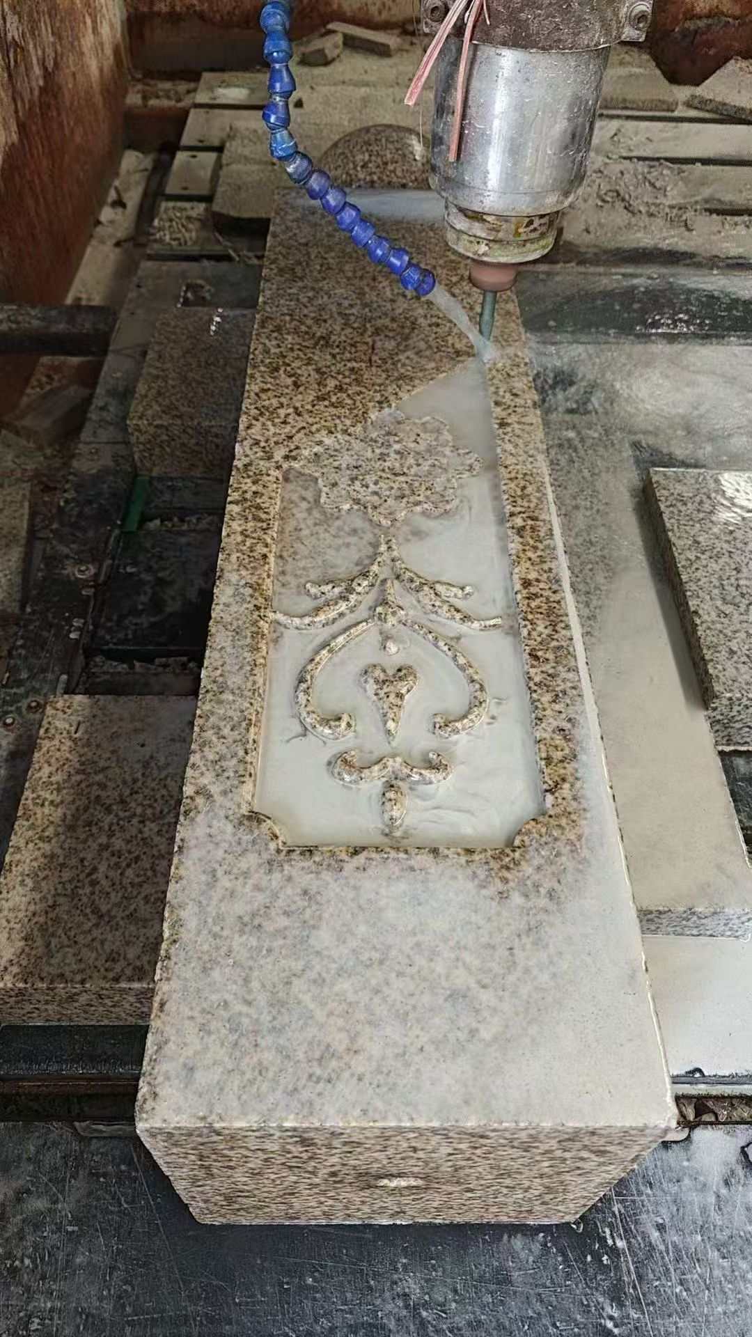 陇南 黄金麻花岗岩异形加工雕刻栏杆大柱