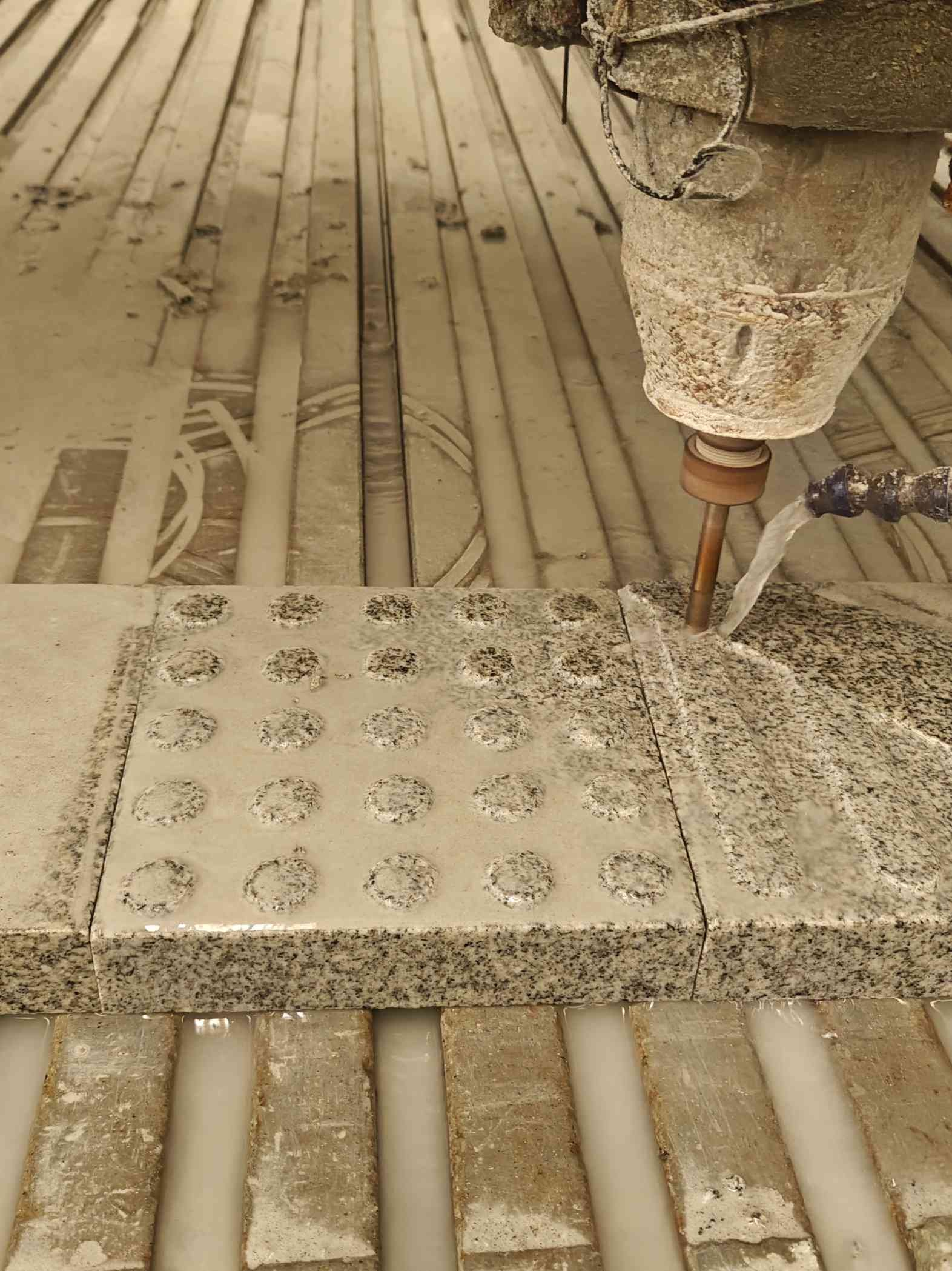 陇南 芝麻白花岗岩石材盲人石、盲道石、盲点石