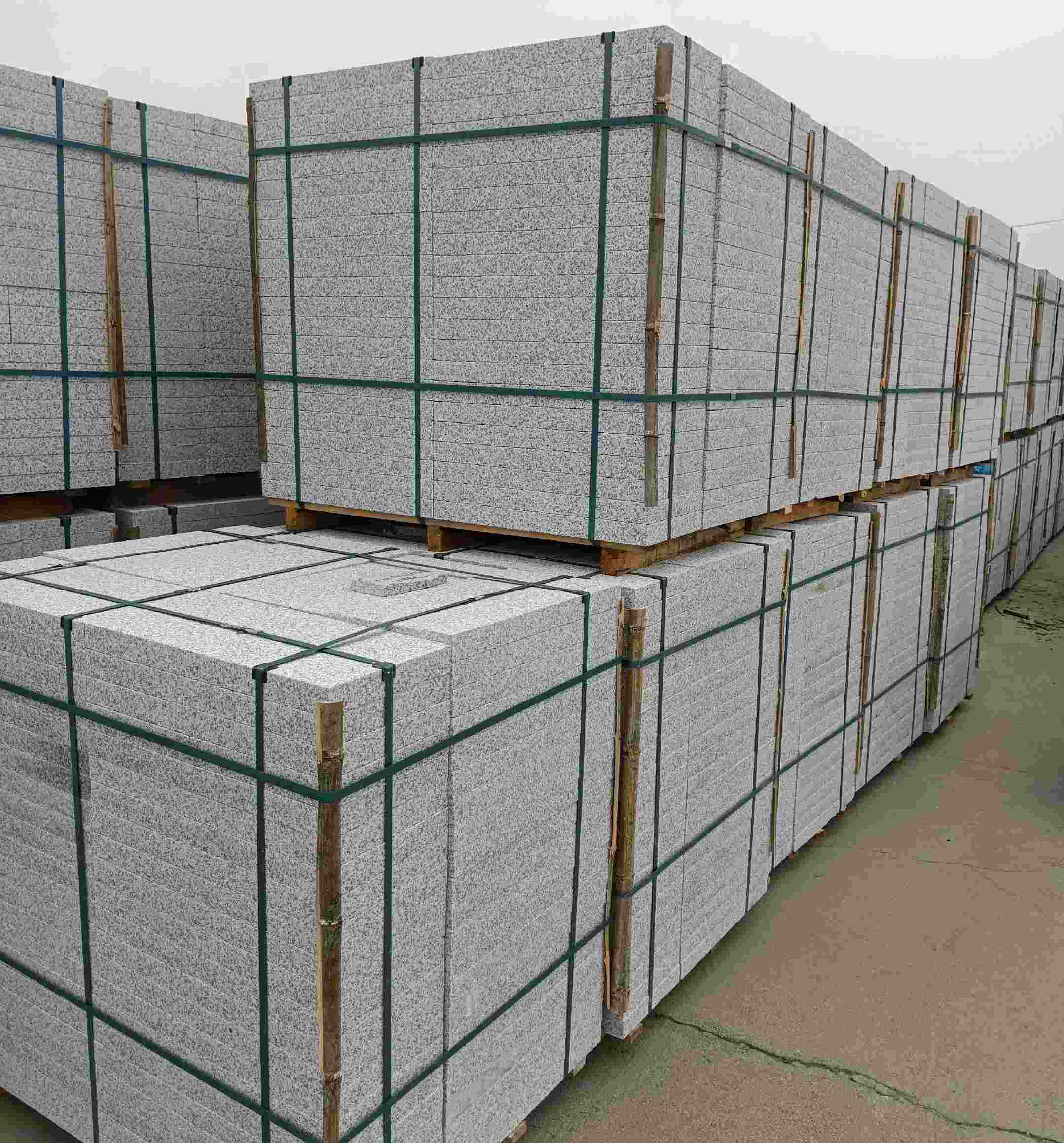 陇南 白麻花岗岩石材荔枝面地铺石（300*600*50）