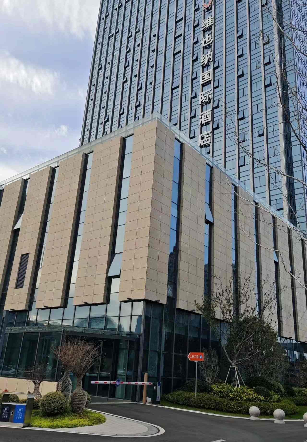 陇南 黄金麻花岗岩外墙干挂