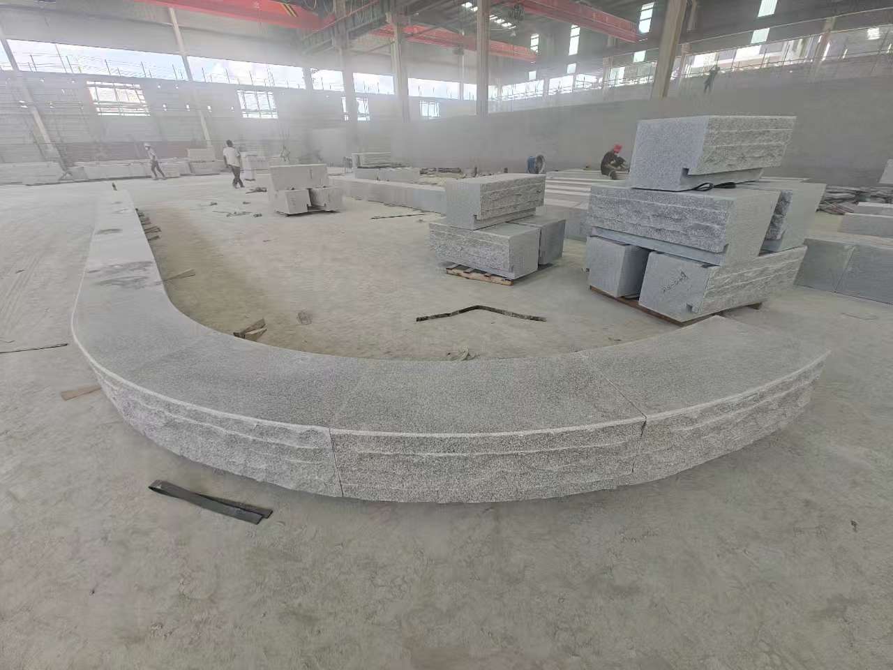 陇南 芝麻白异形坐凳，自然面光面弧形加工