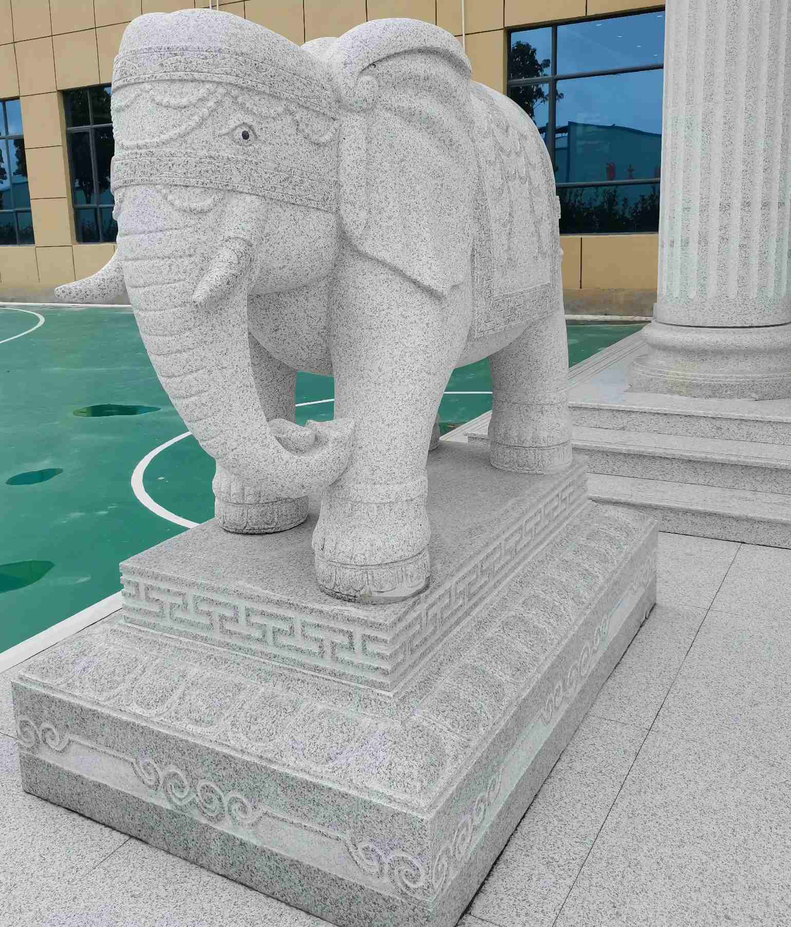 陇南 白麻花岗岩动物异形石雕-大象