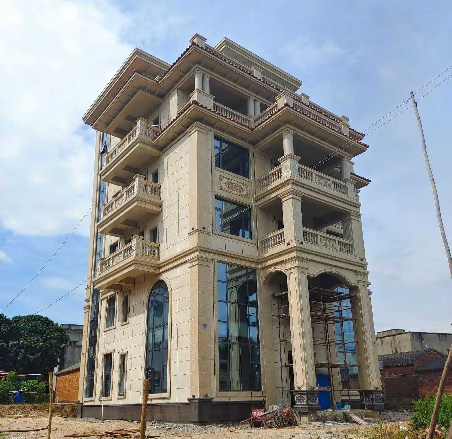 陇南 黄金麻花岗岩石材别墅外墙干挂搭配（雕花栏杆花瓶柱门楼罗马柱）