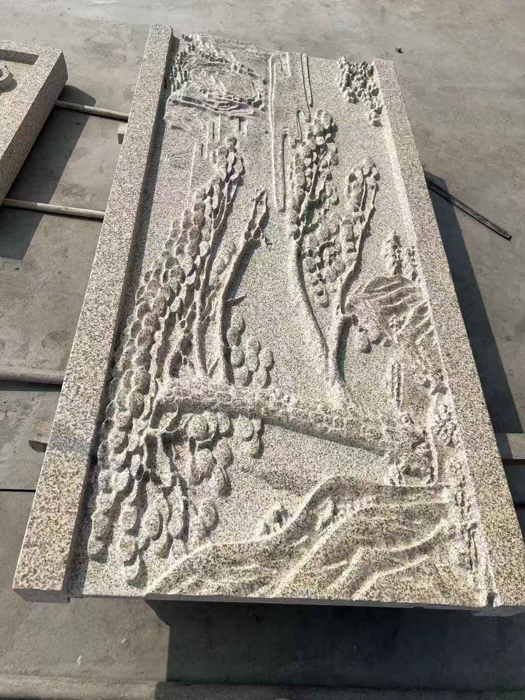 陇南 黄金麻雕刻板浮雕迎客松