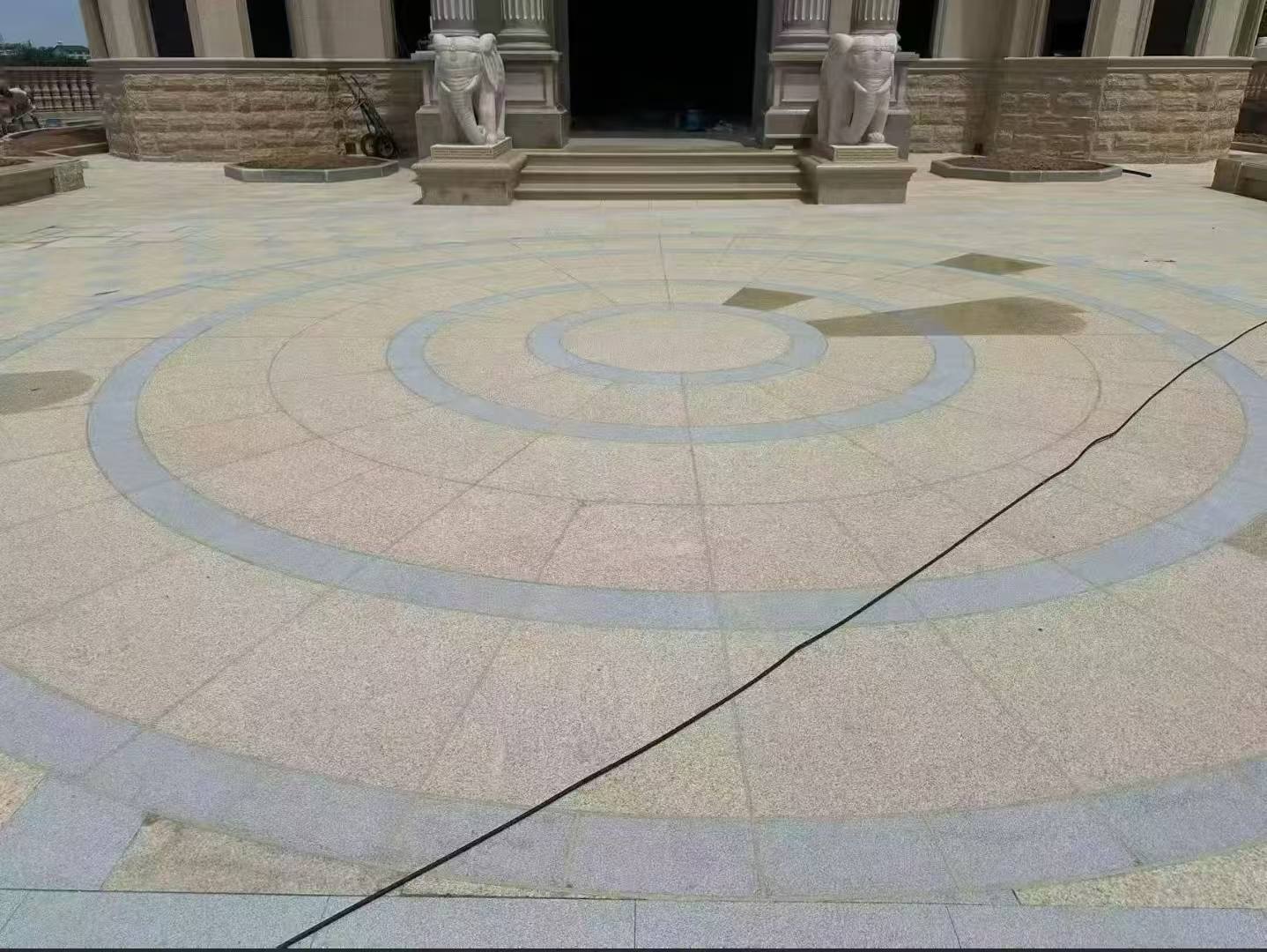 陇南 黄金麻芝麻灰花岗岩石材地铺拼接效果