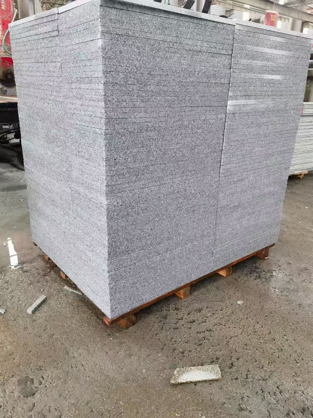 陇南 芝麻白火烧面1.8厚300*600地铺石，尺寸标准，厚薄均匀