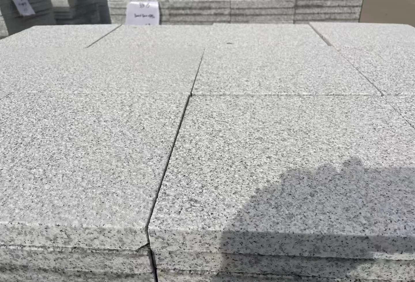 陇南 白麻花岗岩石材推荐 荔枝面地铺石