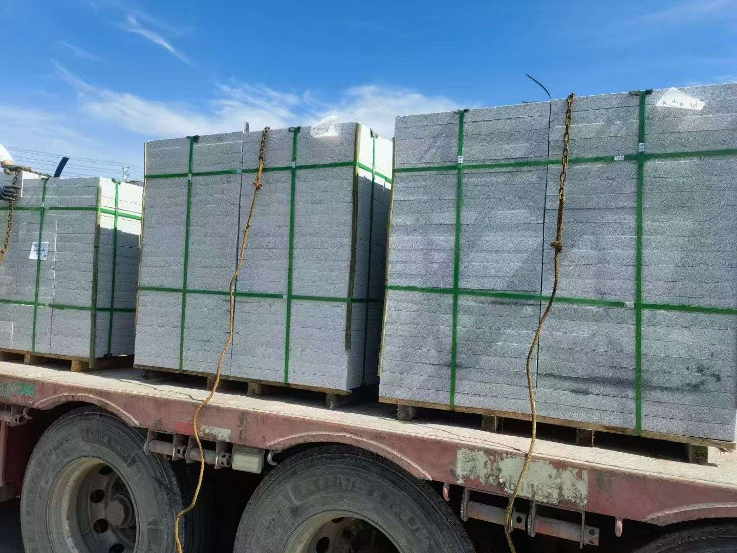 陇南 芝麻白花岗岩地铺石装车日常