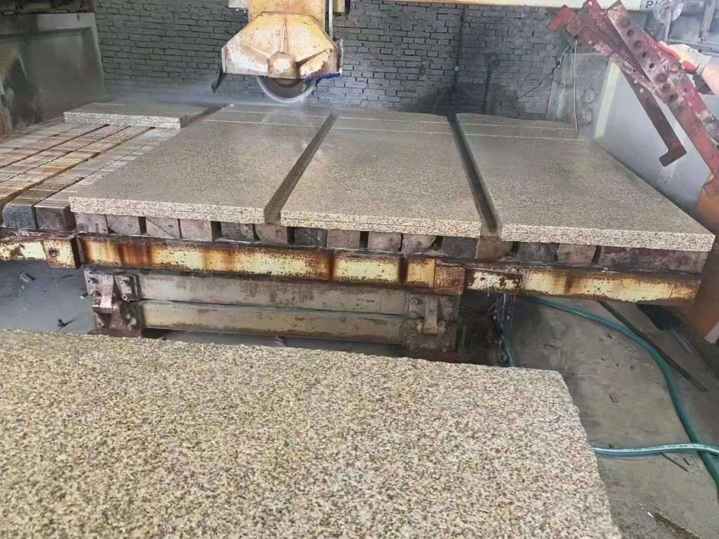 陇南 黄金麻荔枝面成品板加工