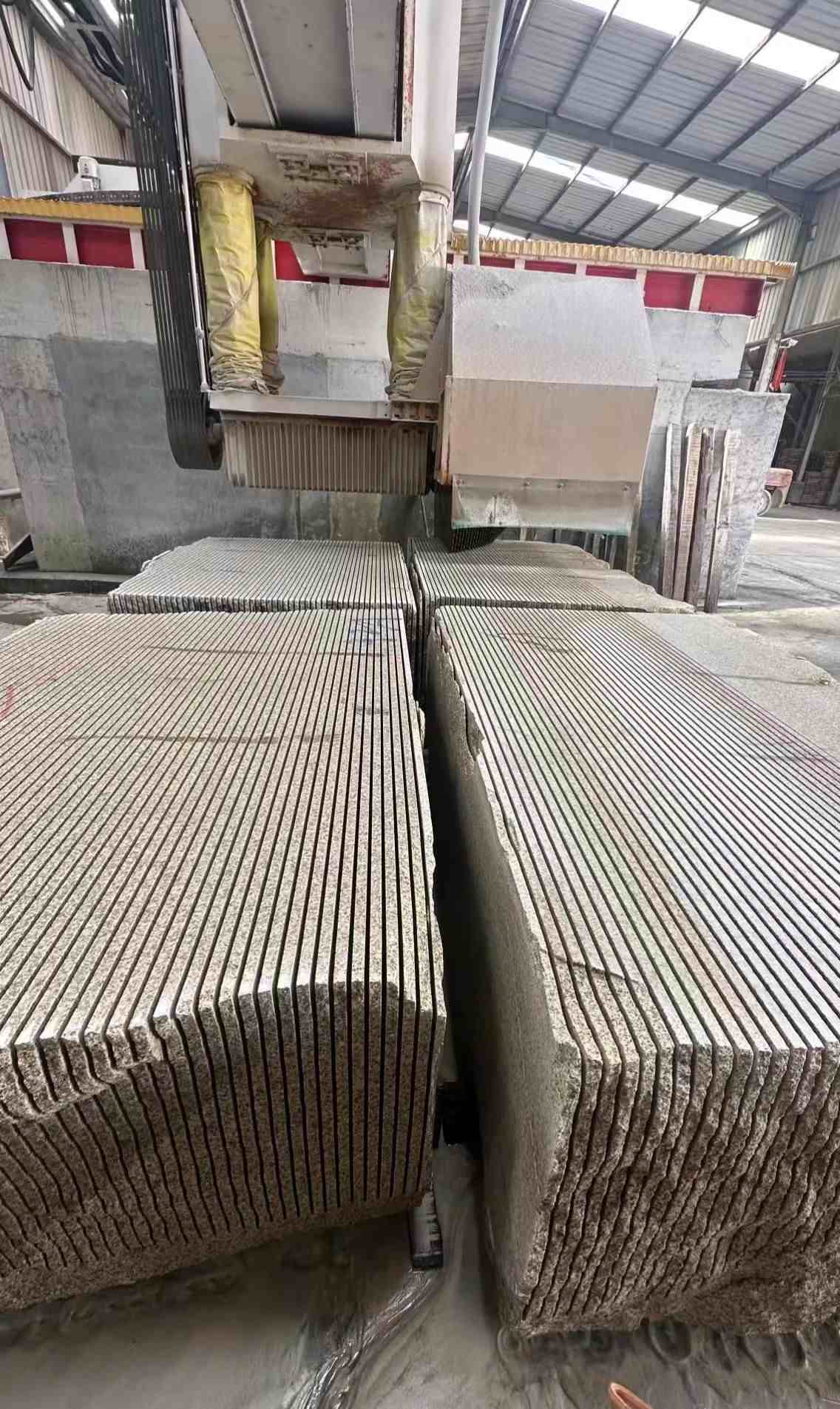 陇南 车间生产日常，黄金麻白麻花岗岩