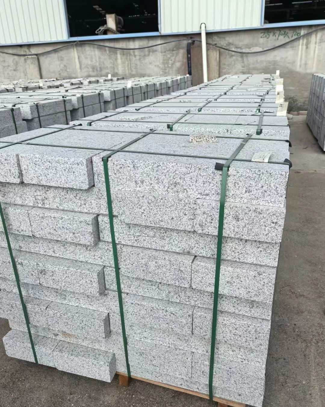 陇南 白麻花岗岩路沿石，弧形路沿石，道牙石，马路牙子，界石，路缘石，平沿石，直岩石，平缘石等