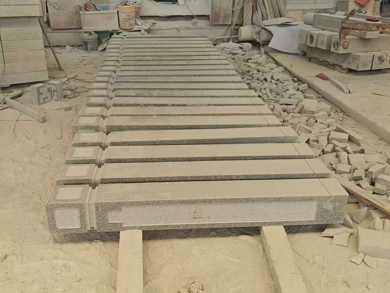 陇南 芝麻白异形加工雕刻-栏杆大柱，方柱