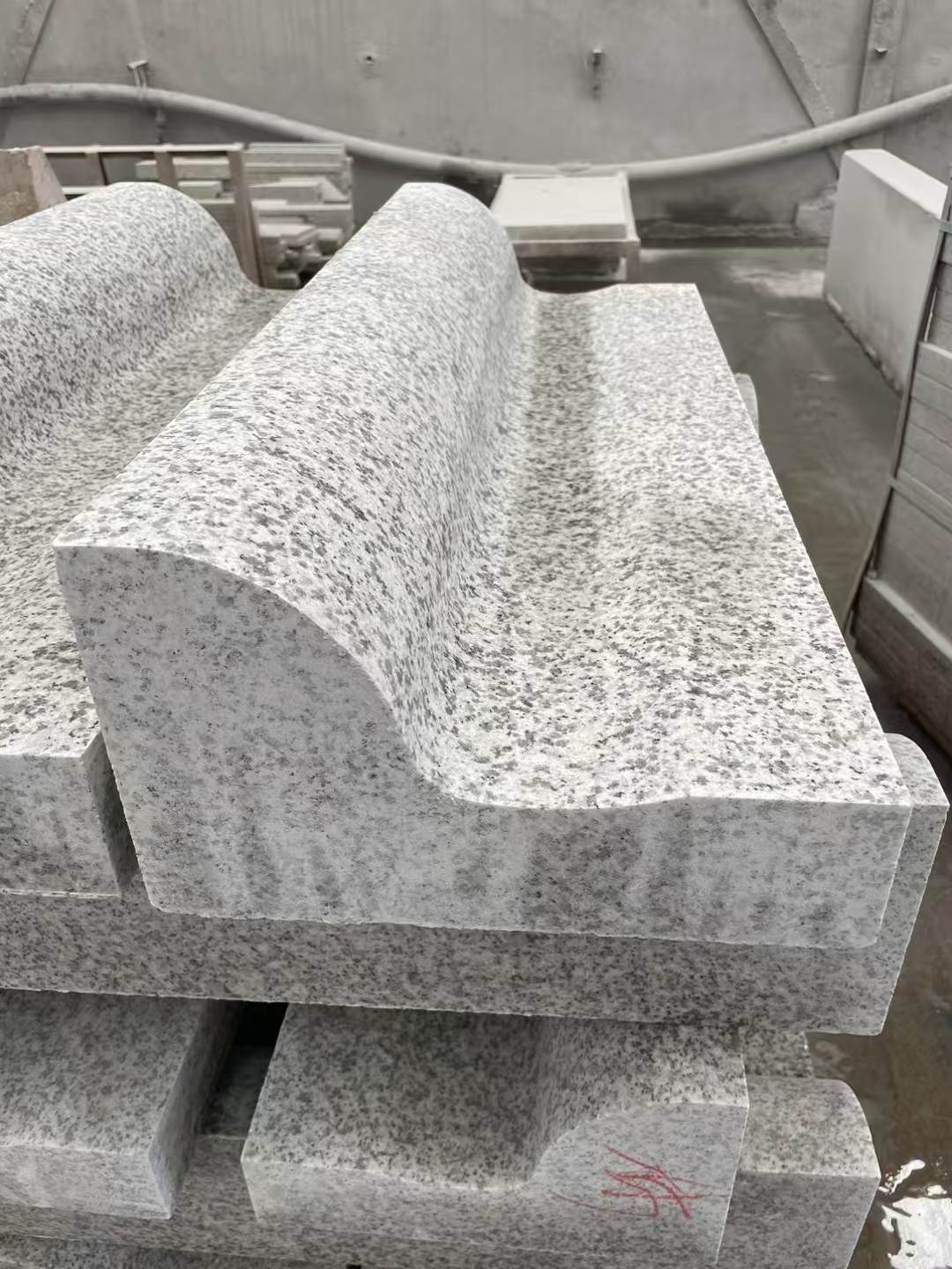 陇南 白麻花岗岩S型路沿石，路侧石，马路牙子等